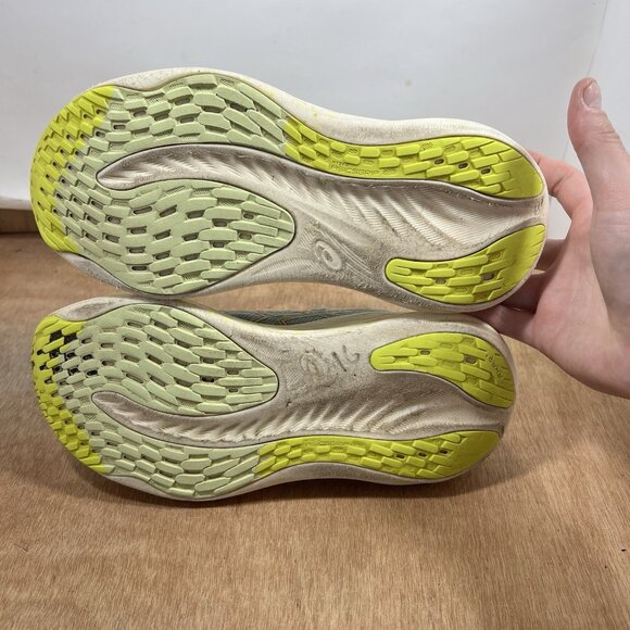 Asics Gel-Nimbus 26 Womens Size 7.5 Green Gold Athletic Running Shoes Sneakers - Picture 7 of 9